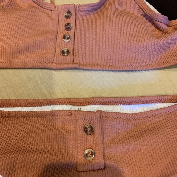 Bikini - Picture 2 of 3